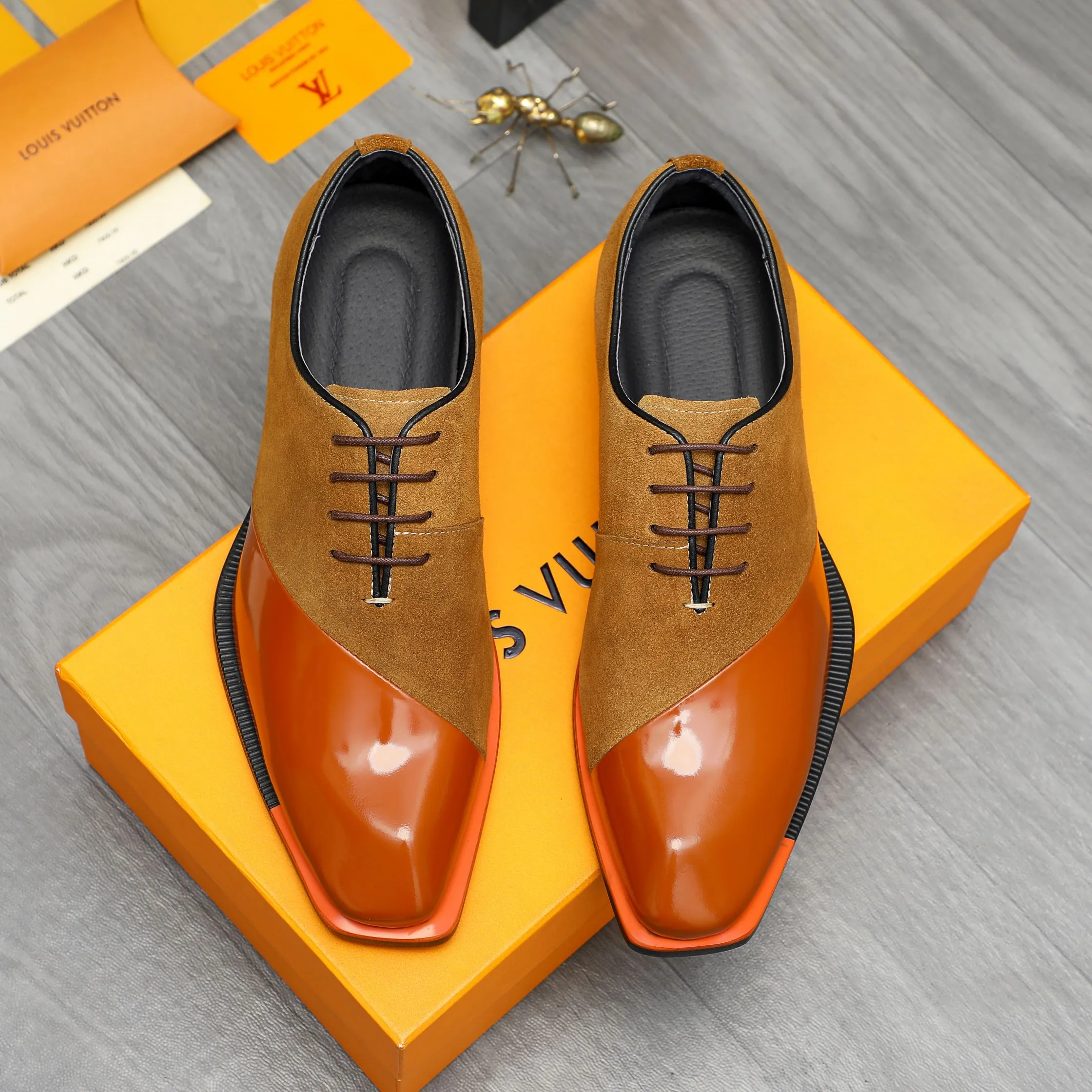 Men's shoes 💰580 Product trademark: LV "Louis Vuitton" business formal lace-up leather shoes Regular size: 37-46 Product materials: Selected high-quality cowhide stitching nubuck leather upper, pigskin lining, rubber outsole